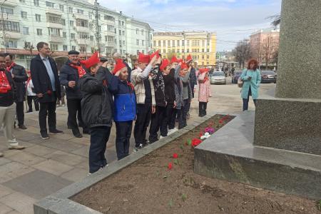 Коммунисты и жители Рязани отметили День космонавтики