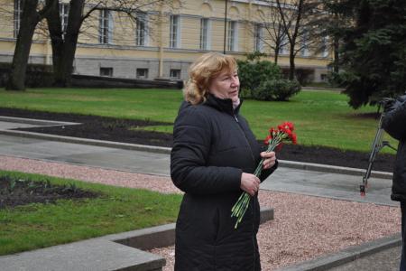 Санкт-Петербург. Коммунисты пришли к Смольному в День рождения великого революционера