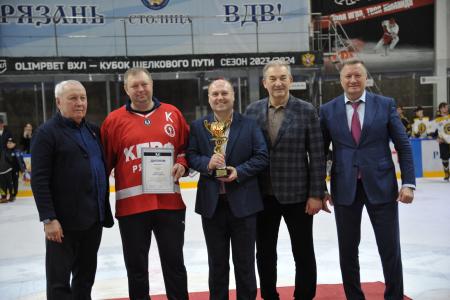 Рязанская область. Команда спортивного клуба КПРФ продемонстрировала достойную игру в хоккей