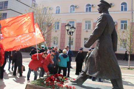 Коммунисты в Брянске отметили 63-летие первого полёта человека в космос