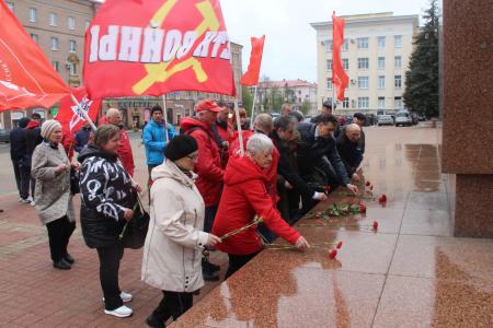 «Ленин великий нам путь озарил». В Брянске отметили 154-летие вождя мирового пролетариата