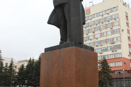 «Ленин великий нам путь озарил». В Брянске отметили 154-летие вождя мирового пролетариата