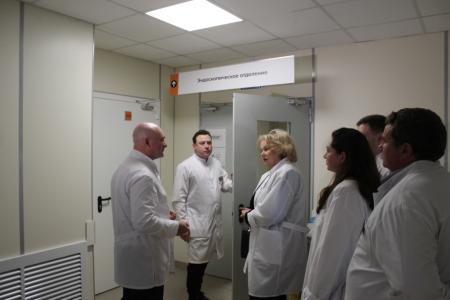 Депутаты Госдумы Нина Останина и Георгий Камнев ознакомились с работой онкологического диспансера в Пензе
