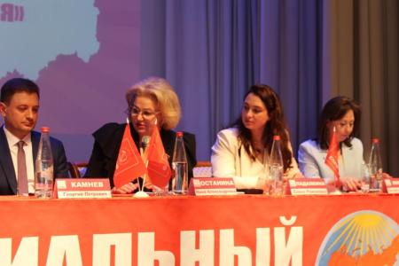 Нина Останина, Мария Дробот и Георгий Камнев почтили память В.И. Илюхина в Пензе
