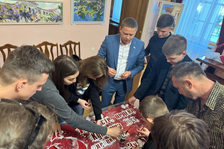 Депутат-коммунист Госсовета Крыма И. Донченко: Копия Знамени Победы будет передана нашим бойцам в зоне СВО