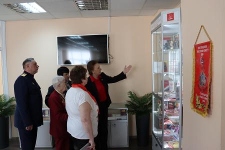 Легендарная участница Сталинградской битвы Мария Рохлина посетила Сталинградский обком КПРФ