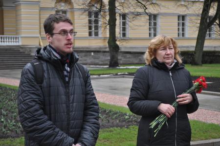 Санкт-Петербург. Коммунисты пришли к Смольному в День рождения великого революционера