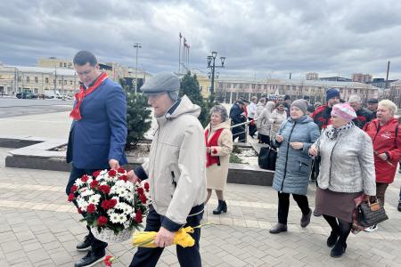 Тульский обком партии отметил День рождения В.И. Ленина массовыми акциями, субботниками и ленинскими уроками