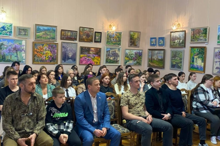 Депутат-коммунист Госсовета Крыма И. Донченко: Копия Знамени Победы будет передана нашим бойцам в зоне СВО