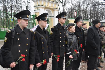 Санкт-Петербург. Коммунисты пришли к Смольному в День рождения великого революционера