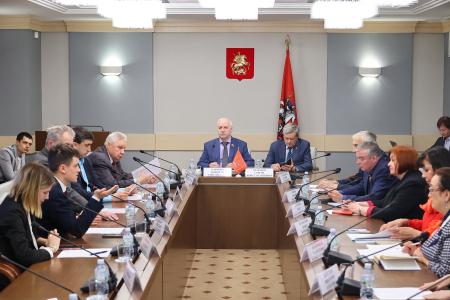 Репортаж о круглом столе в Московской городской Думе, посвященном творческому наследию В.И. Ленина