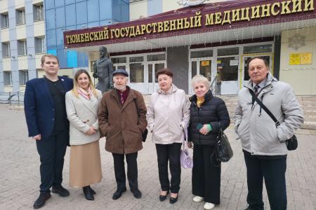 Депутат-коммунист Тамара Казанцева приняла участие в заседании языкового клуба в Тюменском медуниверситете