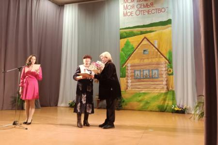 Тюменская область. Лидер местных коммунистов Тамара Казанцева поздравила жителей села Шипаково с юбилеем Юргинского района