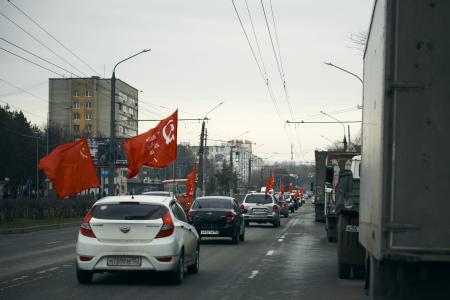 Нижегородские коммунисты провели автопробег в честь 63-й годовщины Дня космонавтики