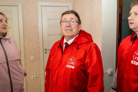 Н.Н. Иванов оказал помощь погорельцам дома, пострадавшего от атаки беспилотника в городе Курске