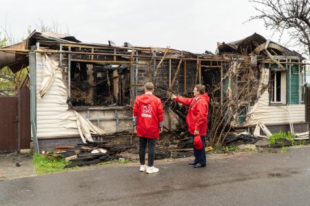 Н.Н. Иванов оказал помощь погорельцам дома, пострадавшего от атаки беспилотника в городе Курске