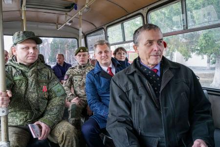 Коммунисты Свердловской области передали автобус ПАЗ воинам 228-го гвардейского мотострелкового Ленинградско-Павловского Краснознамённого полка, дислоцирующегося в Екатеринбурге
