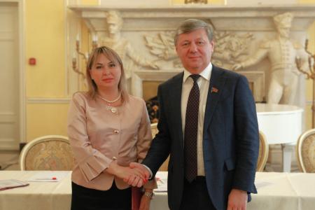 Дмитрий Новиков вручил дипломы выпускникам Центра политической учебы ЦК КПРФ