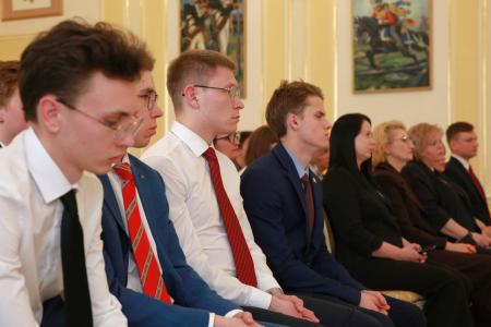 Дмитрий Новиков вручил дипломы выпускникам Центра политической учебы ЦК КПРФ