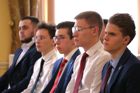 Дмитрий Новиков вручил дипломы выпускникам Центра политической учебы ЦК КПРФ