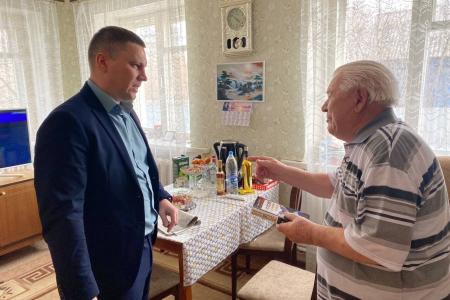Ульяновские коммунисты поздравили с днем рождения ветерана Великой Отечественной войны А.А. Маклаева