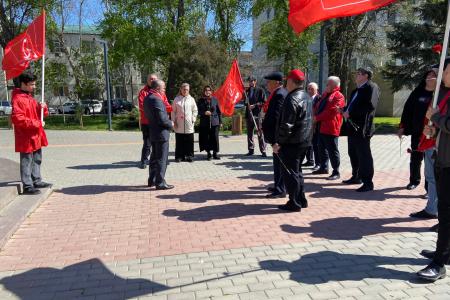 День космонавтики достойно отмечают коммунисты Дагестана
