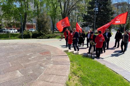 День космонавтики достойно отмечают коммунисты Дагестана