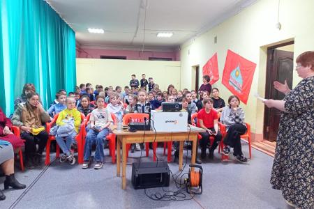 Забайкальские коммунисты и активисты движения «Русский Лад» вручили подарки участникам и призёрам детского конкурса ко Дню космонавтики