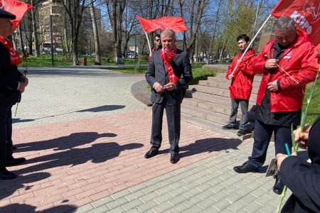 День космонавтики достойно отмечают коммунисты Дагестана
