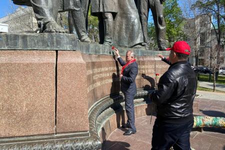 День космонавтики достойно отмечают коммунисты Дагестана