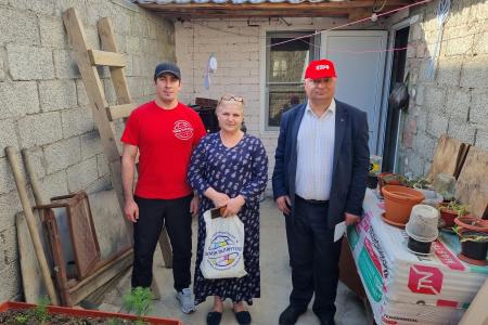 Дагестанские коммунисты проводят благотворительную акцию «Дорогою добра»