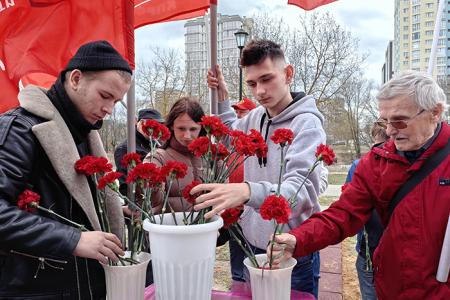 «Он сказал – поехали!». Ивановские коммунисты отметили День космонавтики рядом мероприятий