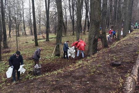 Ивановские коммунисты приняли участие в общегородском субботнике на мемориале «Красная Талка»