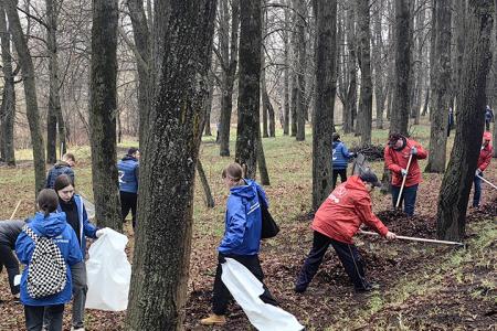 Ивановские коммунисты приняли участие в общегородском субботнике на мемориале «Красная Талка»