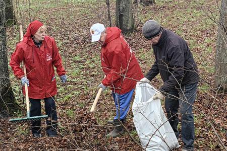 Ивановские коммунисты приняли участие в общегородском субботнике на мемориале «Красная Талка»