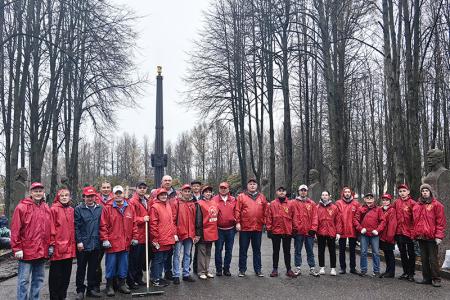 Ивановские коммунисты приняли участие в общегородском субботнике на мемориале «Красная Талка»