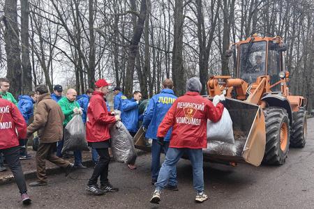 Ивановские коммунисты приняли участие в общегородском субботнике на мемориале «Красная Талка»