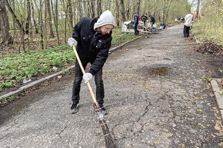 Ивановские коммунисты и сторонники партии привели в порядок Мемориал-захоронение «Кладбище старых большевиков»