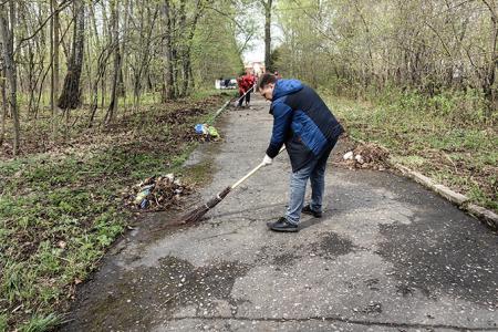 Ивановские коммунисты и сторонники партии привели в порядок Мемориал-захоронение «Кладбище старых большевиков»