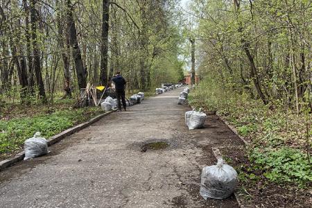 Ивановские коммунисты и сторонники партии привели в порядок Мемориал-захоронение «Кладбище старых большевиков»