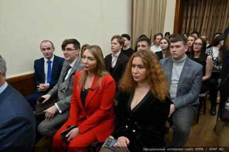 «Эта работа сегодня очень полезна и актуальна». В Москве прошла презентация книги «Геннадий Зюганов»