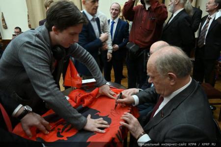 «Эта работа сегодня очень полезна и актуальна». В Москве прошла презентация книги «Геннадий Зюганов»