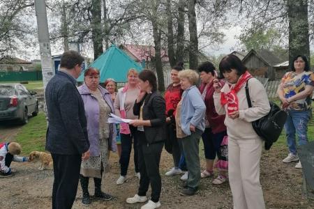 Самарские коммунисты передали гуманитарную помощь жителям села Заливное, пострадавшим от паводка