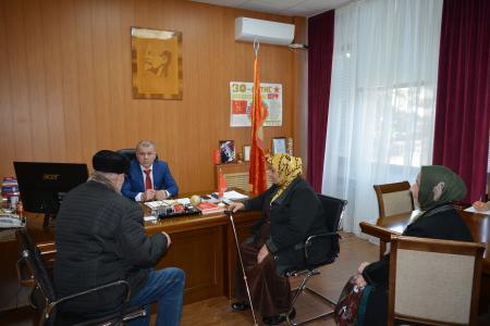 Лидер дагестанских коммунистов Самир Абдулхаликов провел прием граждан