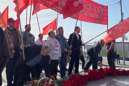 Саратовские коммунисты достойно отмечают День Космонавтики