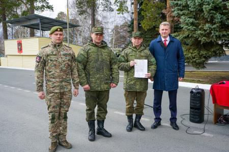 Коммунисты Свердловской области передали автобус ПАЗ воинам 228-го гвардейского мотострелкового Ленинградско-Павловского Краснознамённого полка, дислоцирующегося в Екатеринбурге