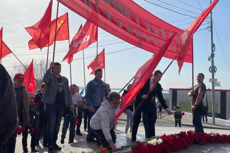 Саратовские коммунисты достойно отмечают День Космонавтики