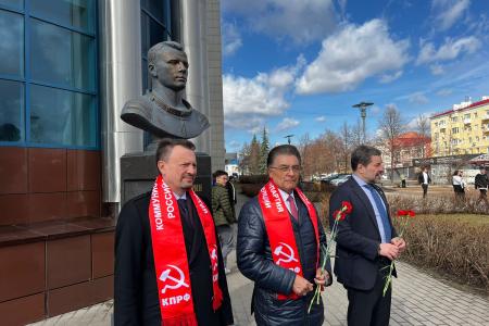 Депутаты организовали праздничное мероприятие для детей в Уфимском планетарии в честь Дня космонавтики