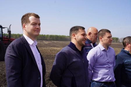 Член ЦК КПРФ, сенатор от Ульяновской области Айрат Гибатдинов принял участие в открытии посевного сезона