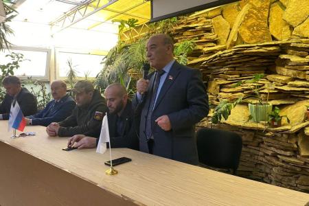 Депутат фракции КПРФ в Народном Собрании Республики Дагестан Абдулвахид Лабазанов принял участие во встрече молодежи с участниками СВО